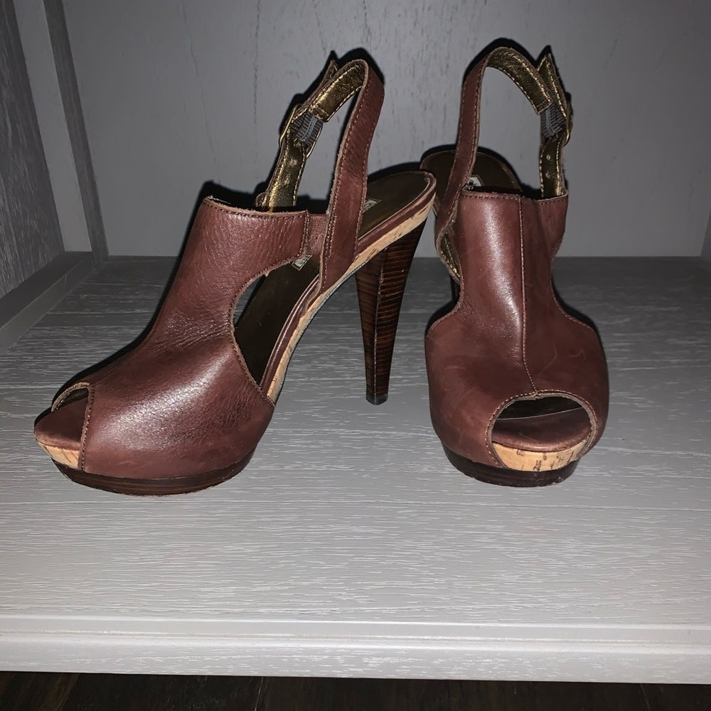 Leather peep-toe heel